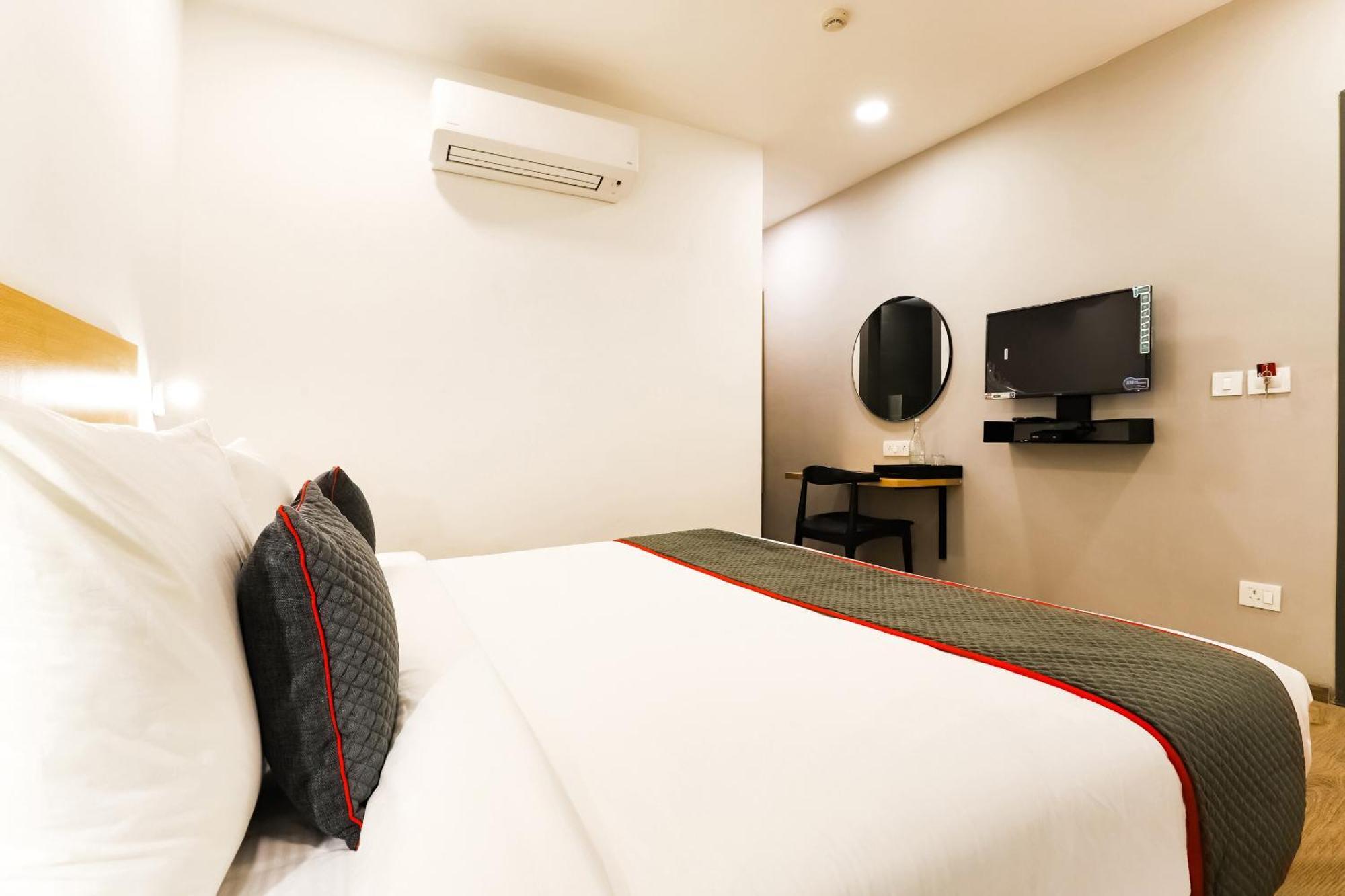 לקנאו Townhouse Prithvi Resort Near Phoenix Palassio מראה חיצוני תמונה