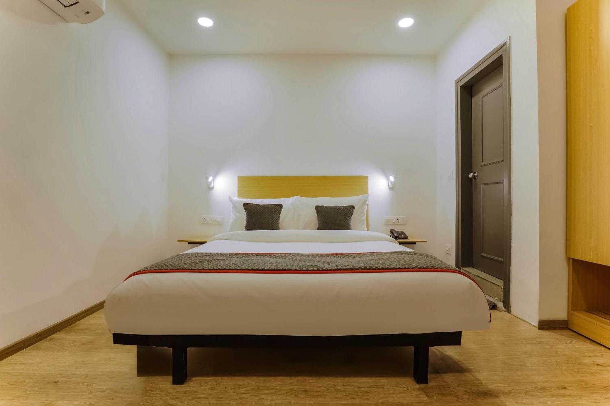 לקנאו Townhouse Prithvi Resort Near Phoenix Palassio מראה חיצוני תמונה