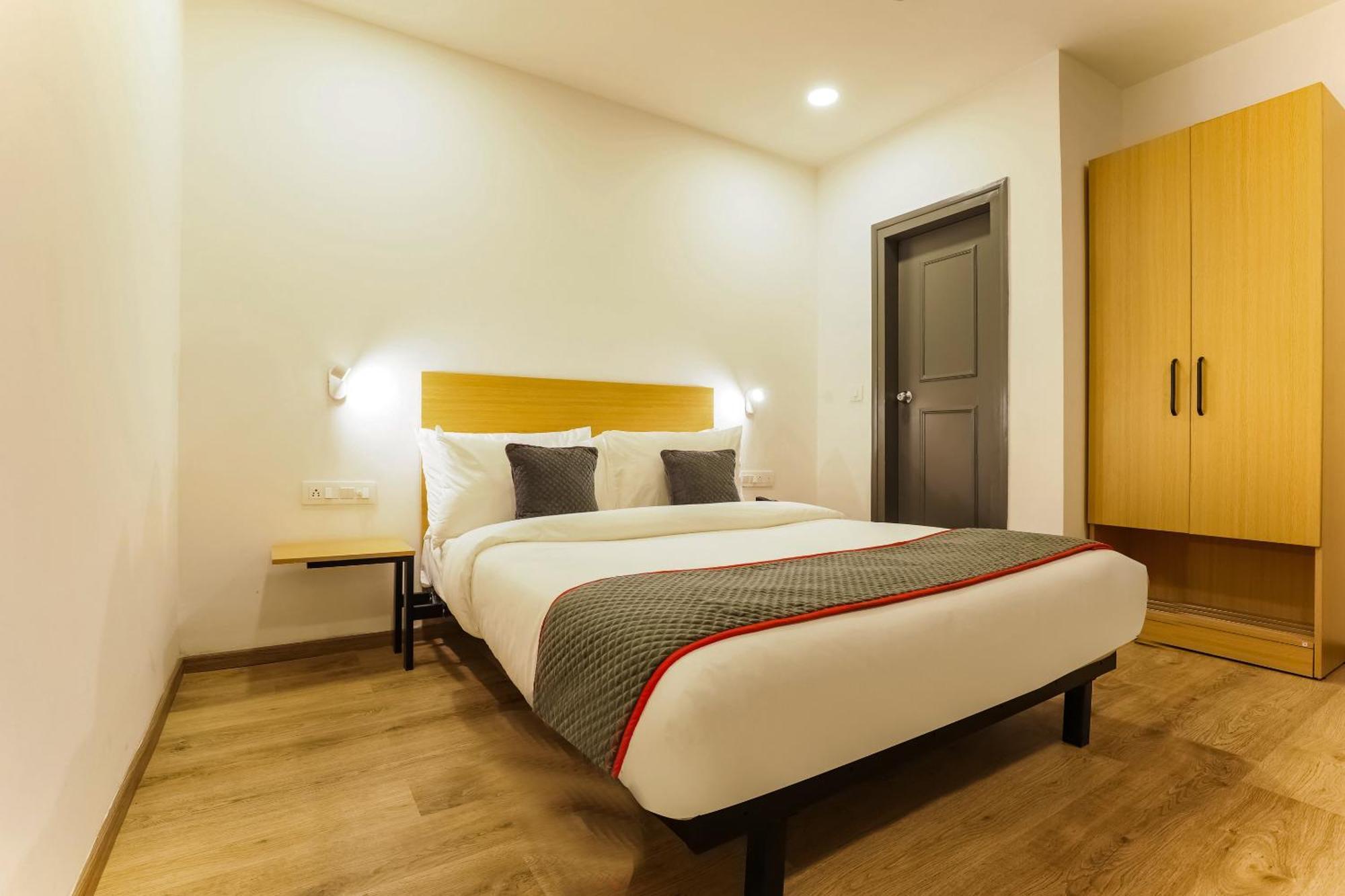 לקנאו Townhouse Prithvi Resort Near Phoenix Palassio מראה חיצוני תמונה
